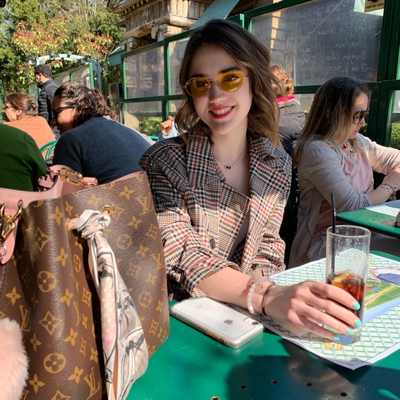 Meet your Posher, Lourdes - Picture 3 of 3